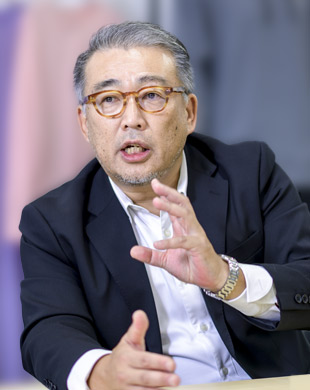 片野秀樹さん(一般社団法人日本リカバリー協会代表理事、株式会社ベネクス執行役員、博士(医学))インタビューの様子