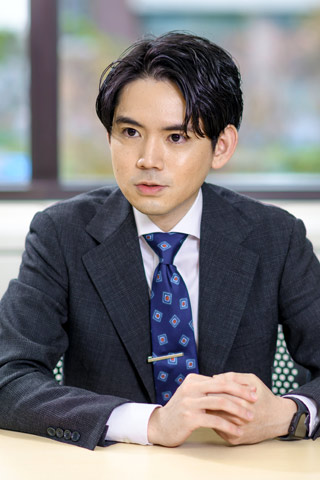 水口怜斉さん(経済産業省 商務・サービスグループ ヘルスケア産業課 課長補佐)インタビューの様子