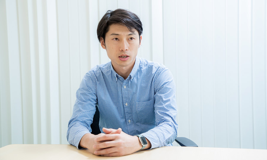 インタビューの様子 平井 孝幸さん(株式会社ディー・エヌ・エー / 東京大学医学部附属病院22世紀医療センター 研究員)