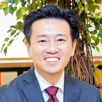 関舎 直博さん